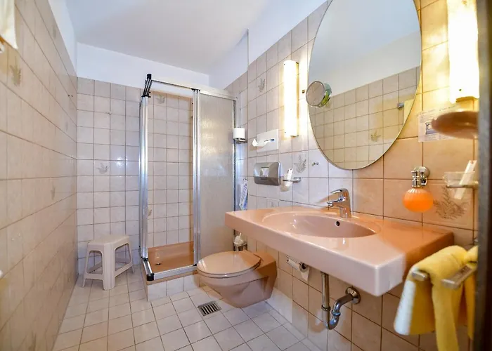 Zur Post ホテル 3*